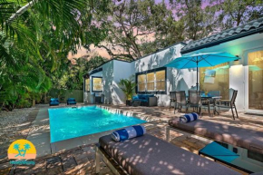 Villa Tropicale Stunning 4 Bedroom 4 Bath Home with Pool and BBQ